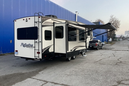 Grand Design 5th Wheel single artiste trailer available for film productions in Bulgaria, Greece and Romania